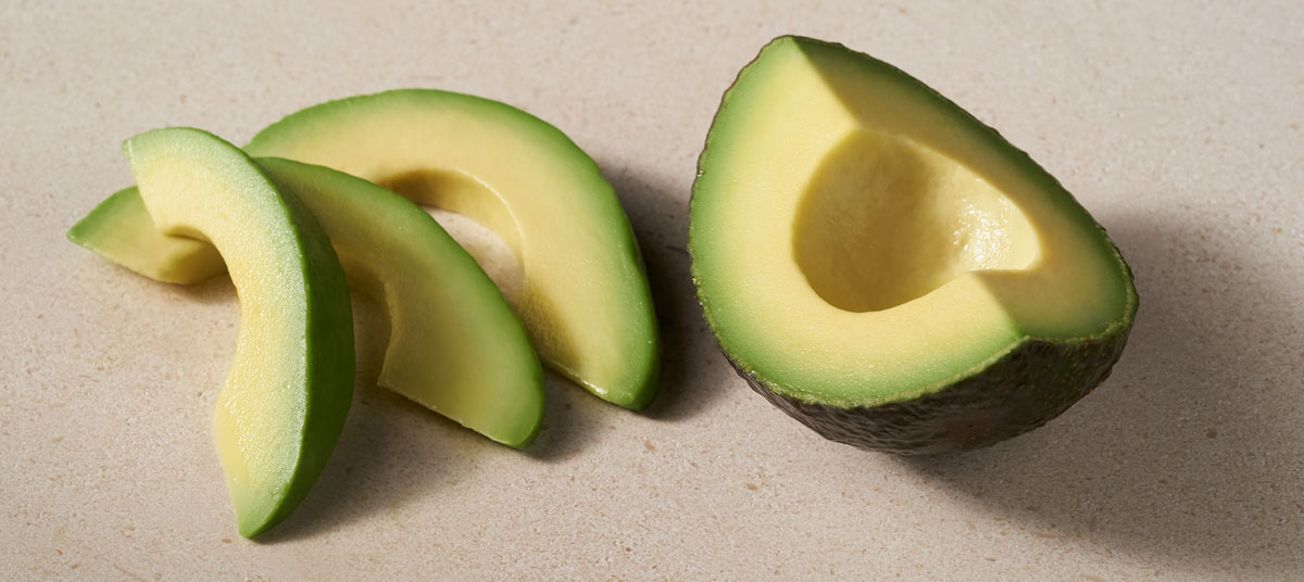 https://californiaavocado.com/wp-content/uploads/2020/07/avocado-serving-size-featured-image.jpg