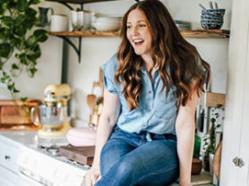 Elizabeth Van Lierde (Headshot)